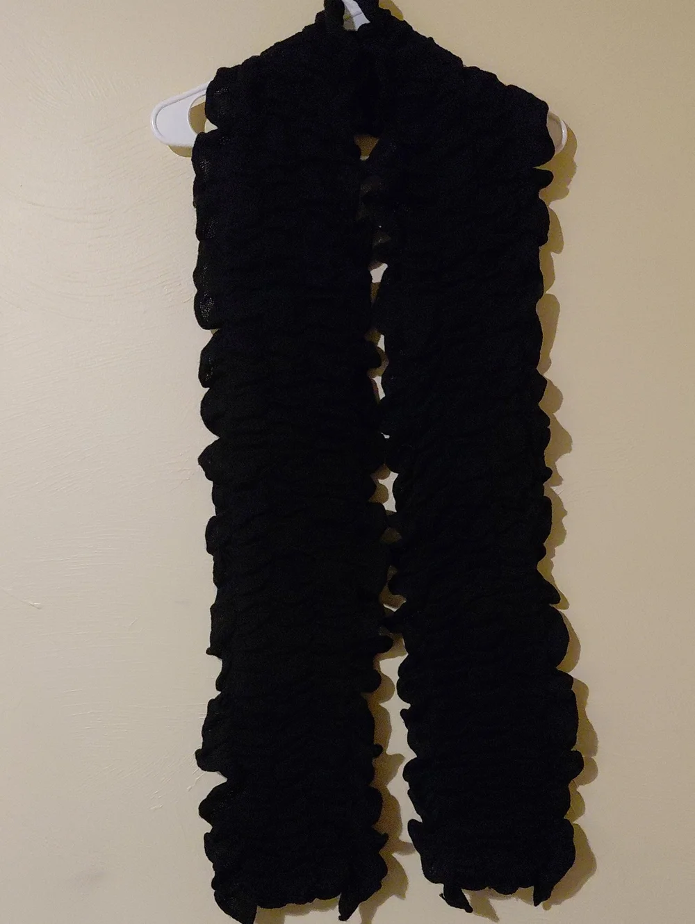 Source Unknown Black Ruffled Knit Scarf